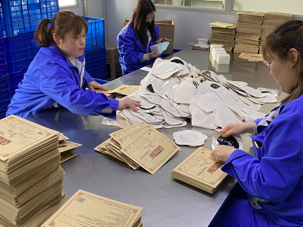 膏貼代加工外用貼劑市場好做嗎？膏藥加工生產(chǎn)廠家分析幾點